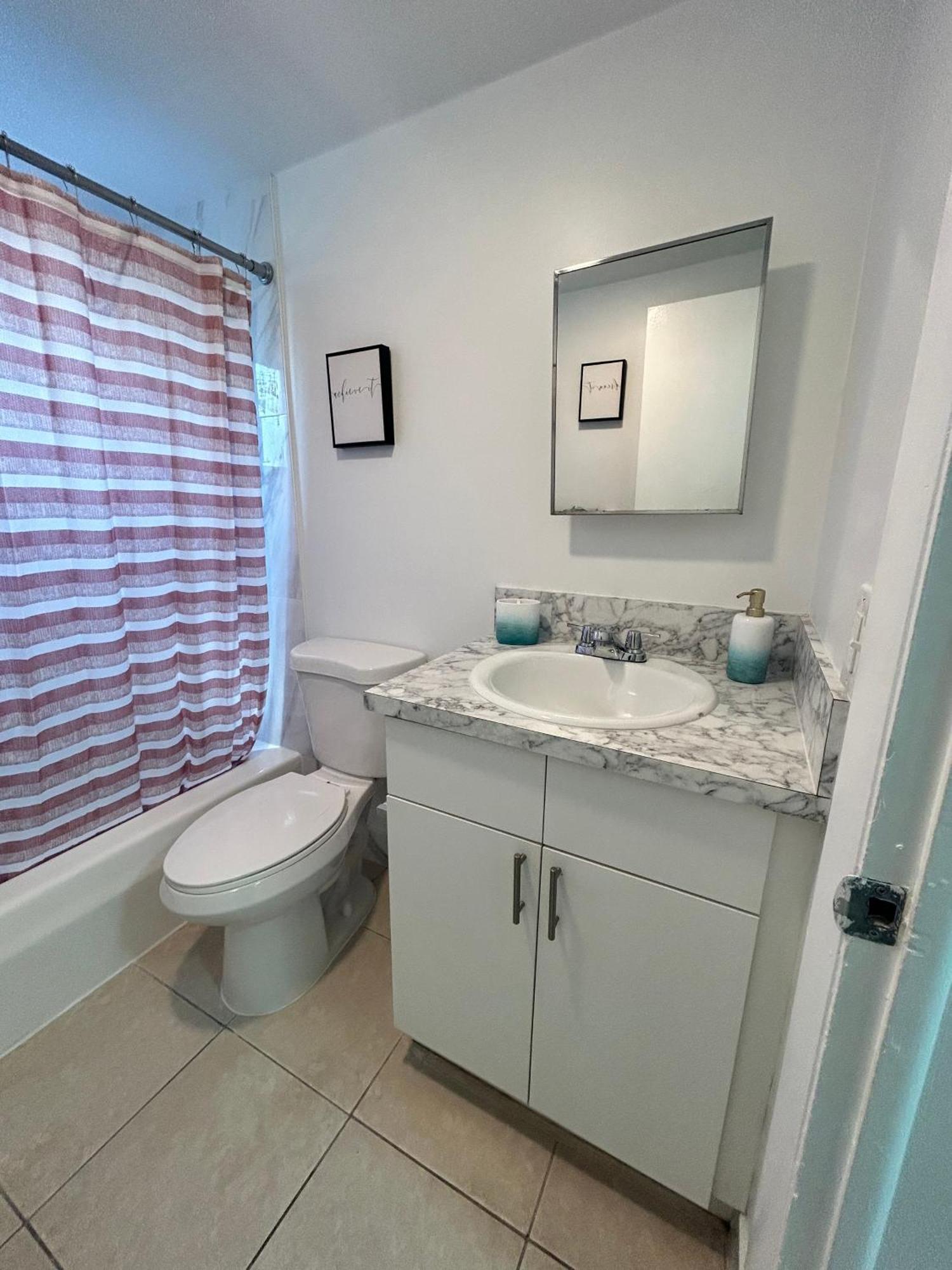 Apartment In Hollywood Close To Shops & Beach 110 المظهر الخارجي الصورة