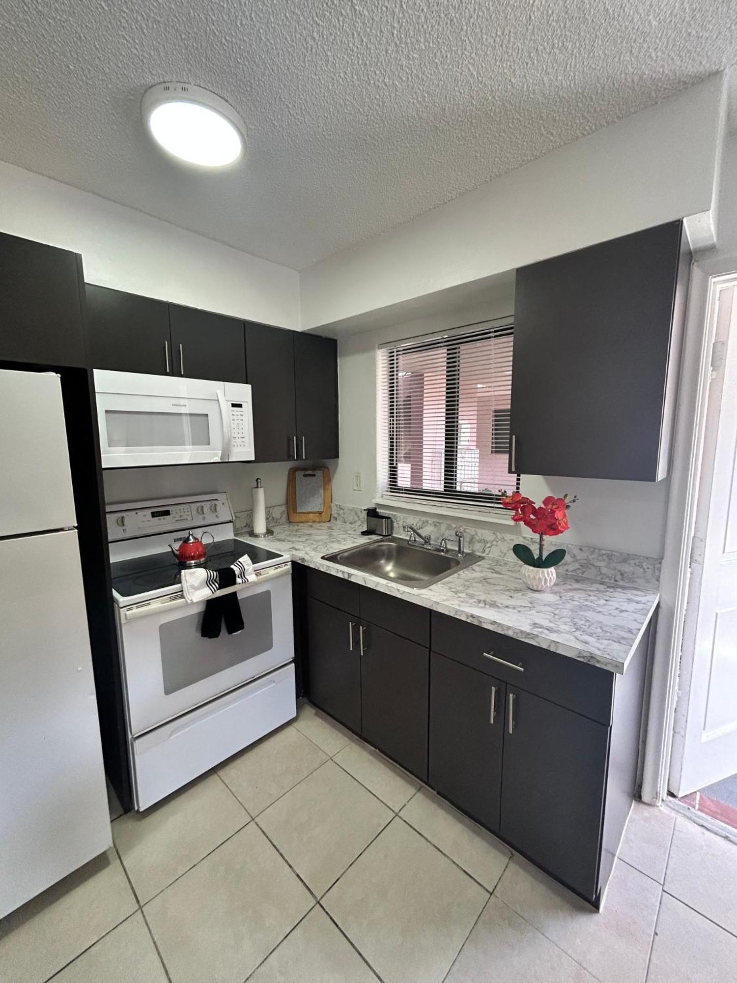 Apartment In Hollywood Close To Shops & Beach 110 المظهر الخارجي الصورة
