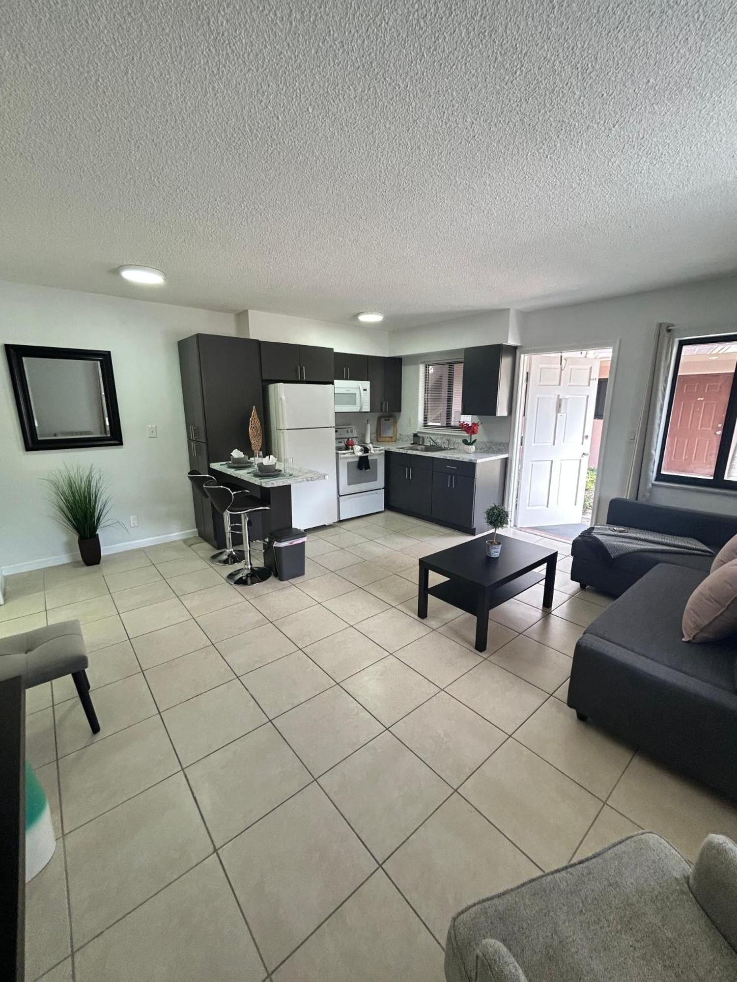 Apartment In Hollywood Close To Shops & Beach 110 المظهر الخارجي الصورة