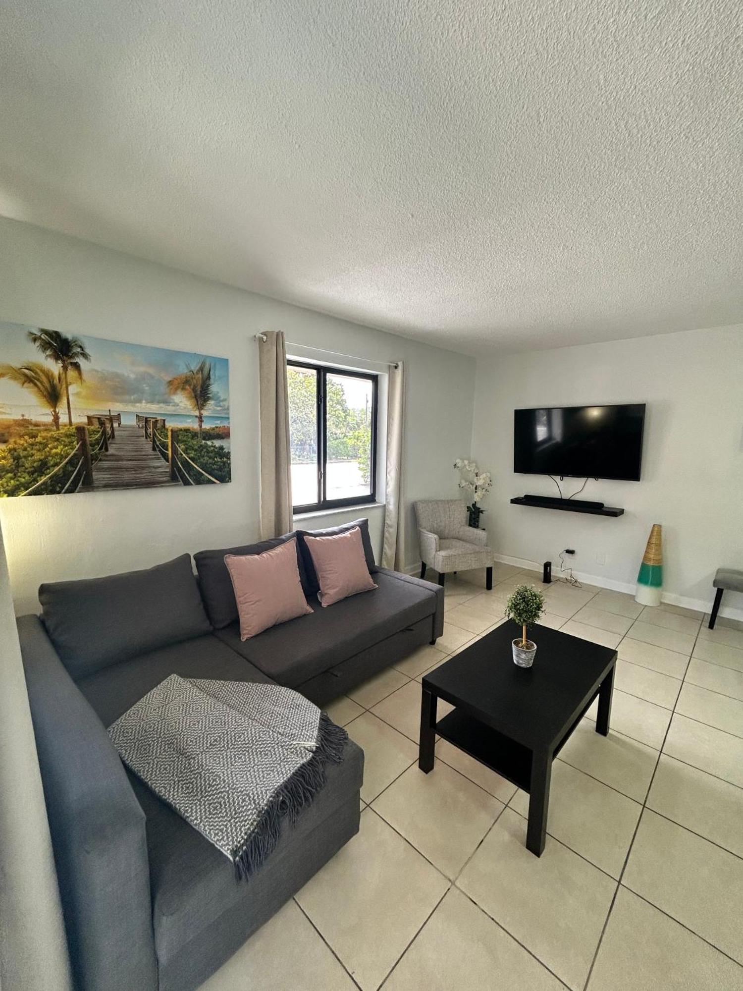 Apartment In Hollywood Close To Shops & Beach 110 المظهر الخارجي الصورة